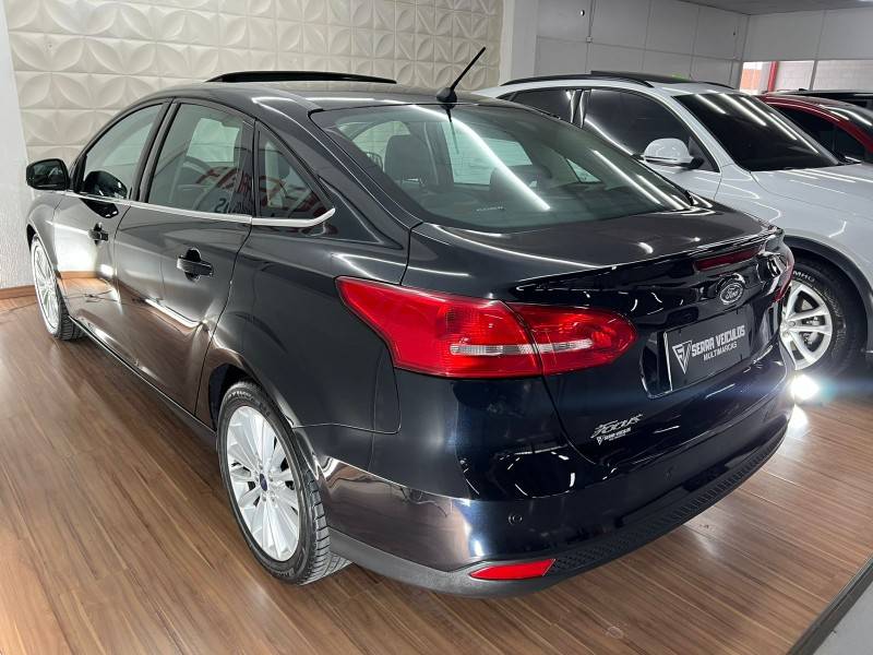 FORD - FOCUS - 2018/2019 - Preta - R$ 79.900,00
