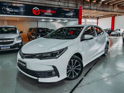 TOYOTA - COROLLA - 2017/2018 - Branca - R$ 105.900,00