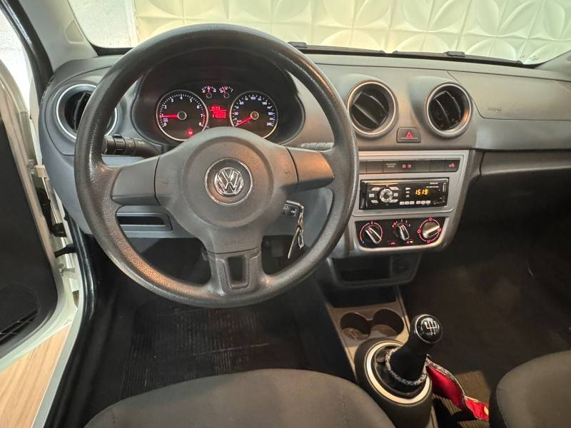 VOLKSWAGEN - SAVEIRO - 2015/2016 - Branca - R$ 49.900,00