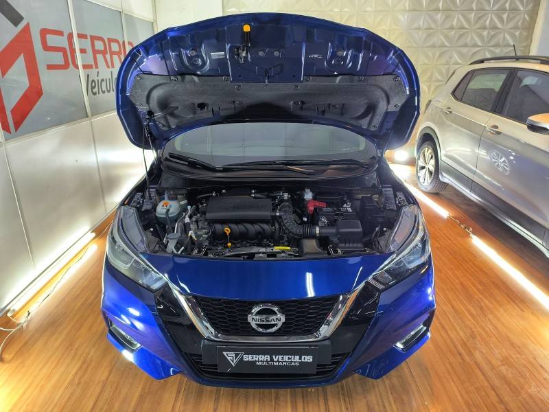 NISSAN - VERSA - 2022/2023 - Azul - R$ 97.900,00