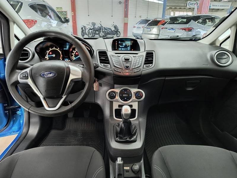 FORD - FIESTA - 2013/2014 - Azul - R$ 42.900,00