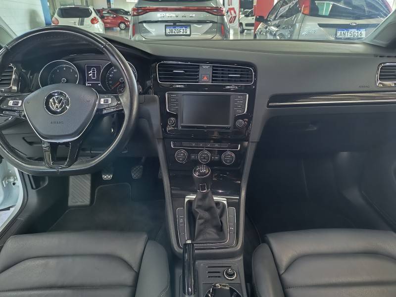 VOLKSWAGEN - GOLF - 2017/2017 - Branca - R$ 99.900,00