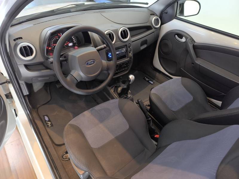 FORD - KA - 2012/2013 - Branca - R$ 30.900,00
