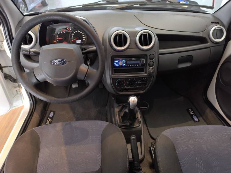 FORD - KA - 2012/2013 - Branca - R$ 30.900,00