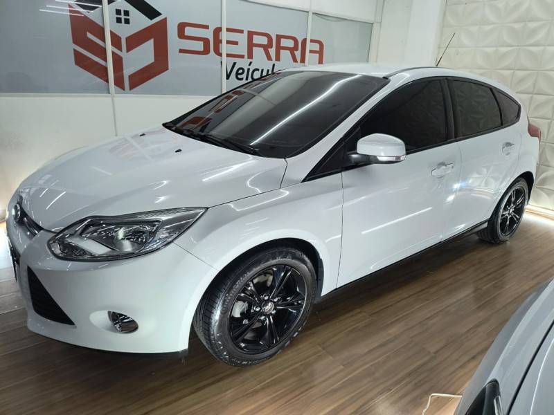 FORD - FOCUS - 2015/2015 - Branca - R$ 57.900,00