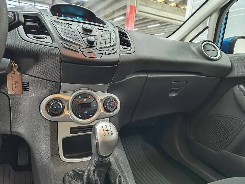 FORD - FIESTA - 2013/2014 - Azul - R$ 42.900,00