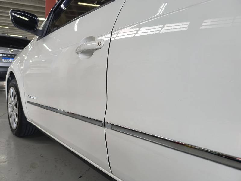 VOLKSWAGEN - VOYAGE - 2010/2011 - Branca - R$ 33.900,00