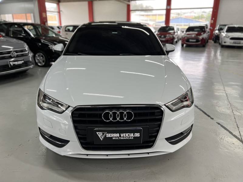 AUDI - A3 - 2013/2014 - Branca - R$ 95.900,00