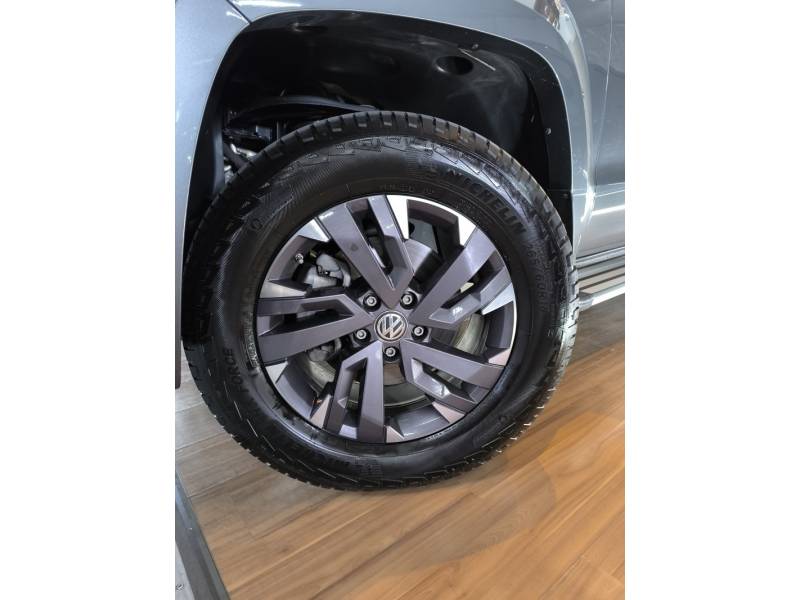 VOLKSWAGEN - AMAROK - 2023/2023 - Cinza - R$ 225.900,00