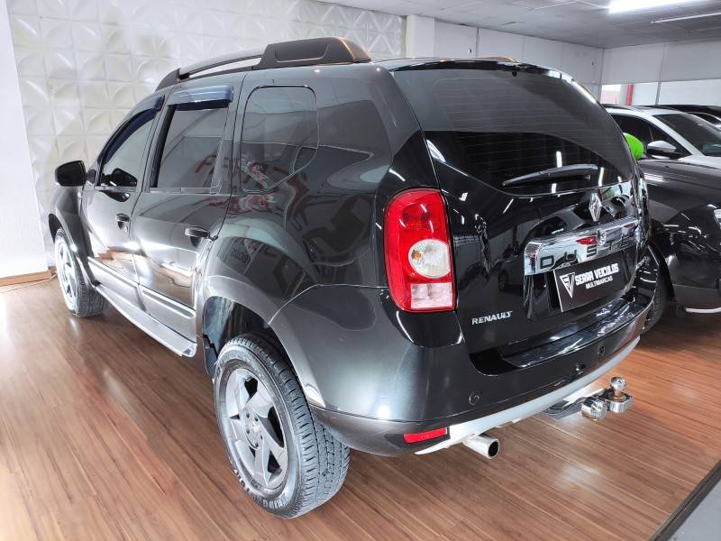 RENAULT - DUSTER - 2012/2013 - Preta - R$ 48.800,00