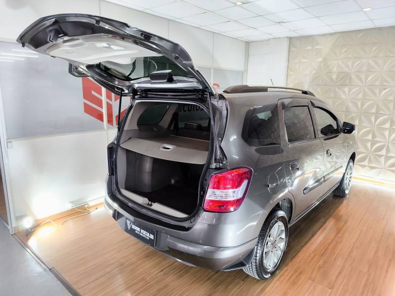 CHEVROLET - SPIN - 2013/2014 - Cinza - R$ 48.900,00