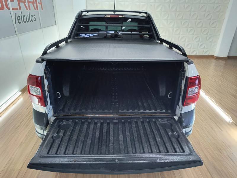 VOLKSWAGEN - SAVEIRO - 2011/2012 - Branca - R$ 49.900,00