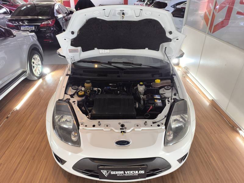 FORD - KA - 2012/2013 - Branca - R$ 30.900,00