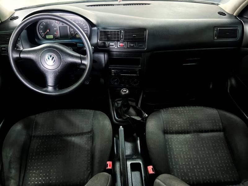 VOLKSWAGEN - GOLF - 2002/2002 - Branca - R$ 28.900,00