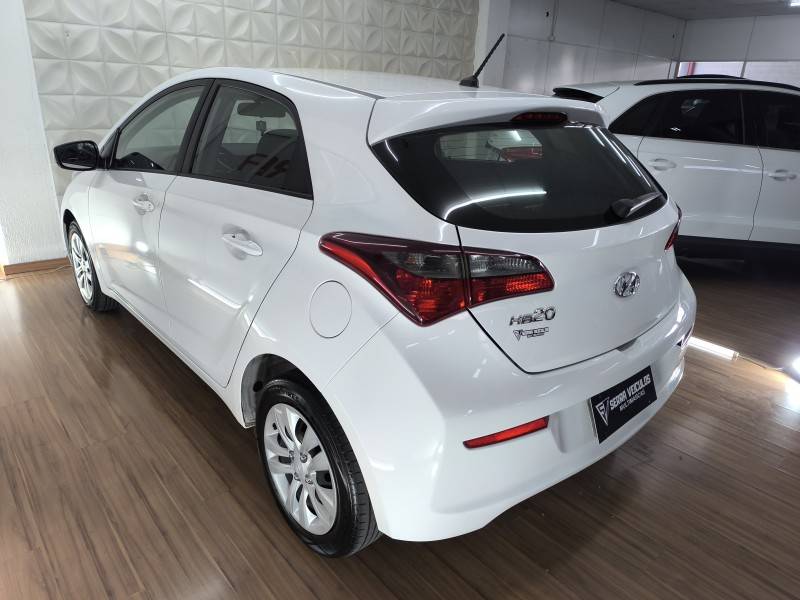 HYUNDAI - HB20 - 2018/2019 - Branca - R$ 55.900,00