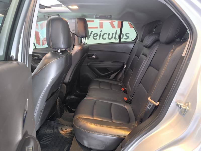 CHEVROLET - TRACKER - 2018/2018 - Prata - R$ 92.900,00