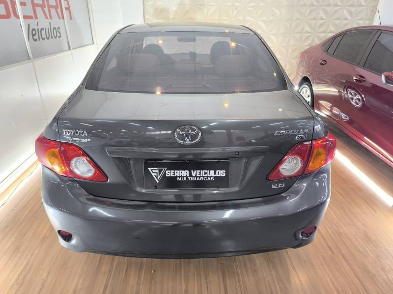 TOYOTA - COROLLA - 2010/2011 - Cinza - R$ 58.900,00