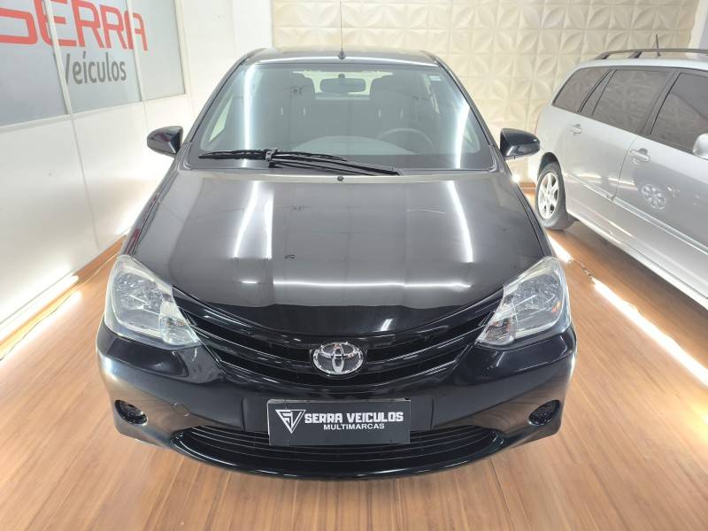 TOYOTA - ETIOS - 2014/2015 - Preta - R$ 46.900,00