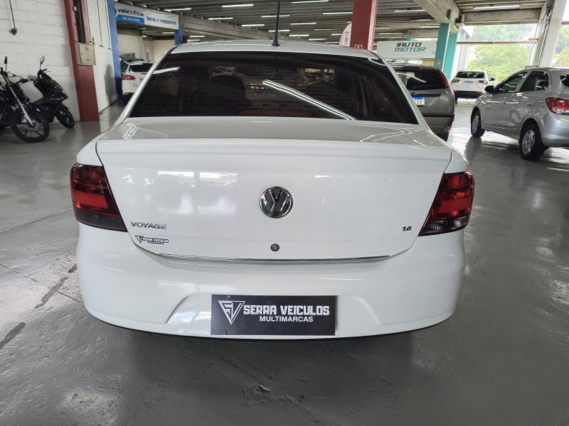 VOLKSWAGEN - VOYAGE - 2010/2011 - Branca - R$ 33.900,00