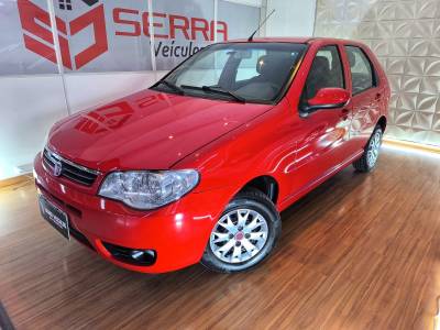 FIAT - PALIO - 2014/2015 - Vermelha - R$ 33.900,00