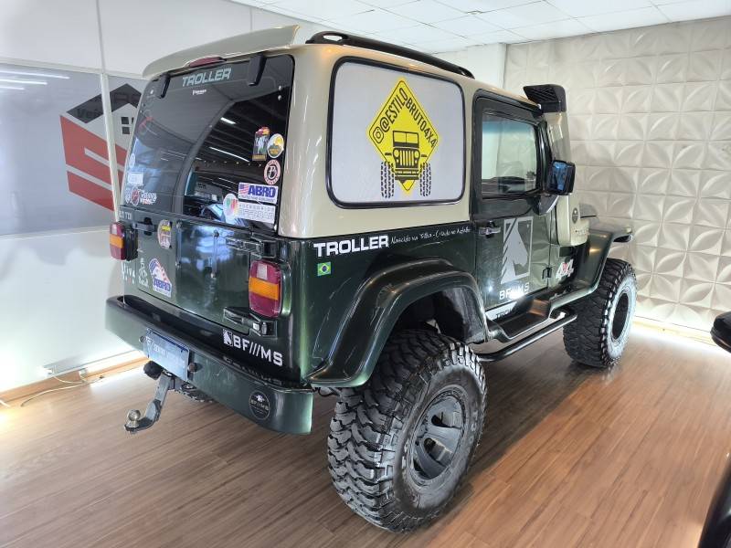 TROLLER - T4 - 2008/2008 - Verde - R$ 99.900,00