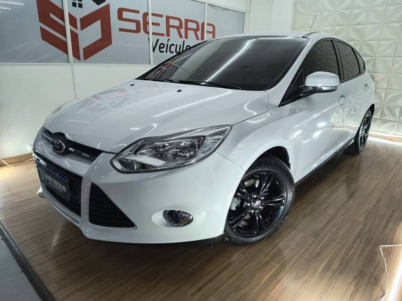 FORD - FOCUS - 2015/2015 - Branca - R$ 57.900,00