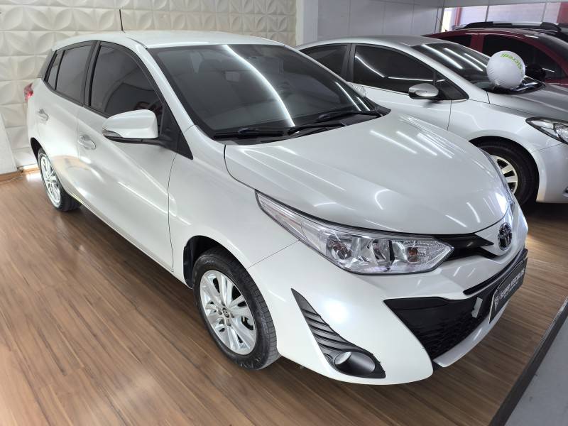 TOYOTA - YARIS - 2019/2019 - Branca - R$ 75.900,00