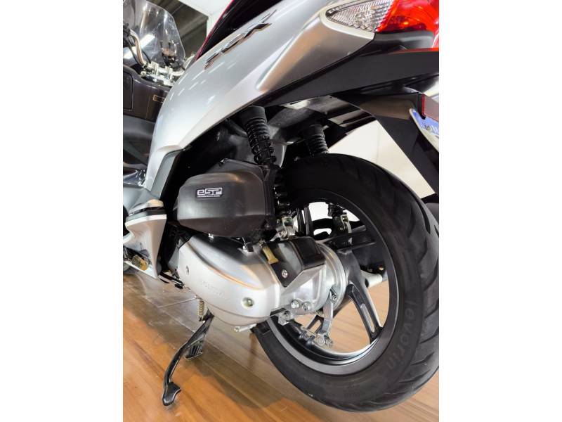 HONDA - PCX - 2018/2018 - Prata - R$ 15.900,00