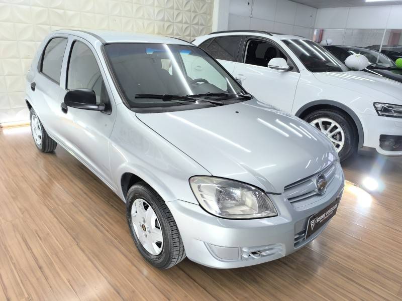 CHEVROLET - CELTA - 2010/2010 - Prata - R$ 27.900,00