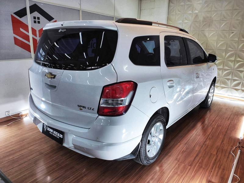 CHEVROLET - SPIN - 2012/2013 - Branca - R$ 51.900,00