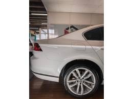 VOLKSWAGEN - PASSAT - 2018/2019 - Branca - R$ 156.900,00