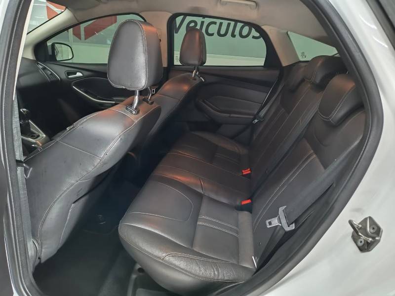 FORD - FOCUS - 2015/2015 - Branca - R$ 57.900,00