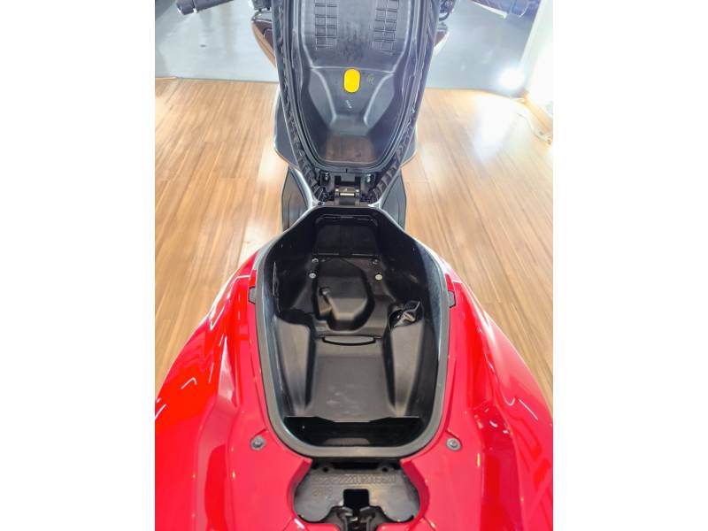 HONDA - PCX - 2018/2018 - Prata - R$ 15.900,00