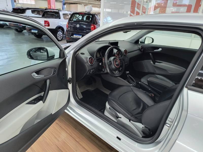 AUDI - A1 - 2010/2011 - Prata - R$ 54.900,00