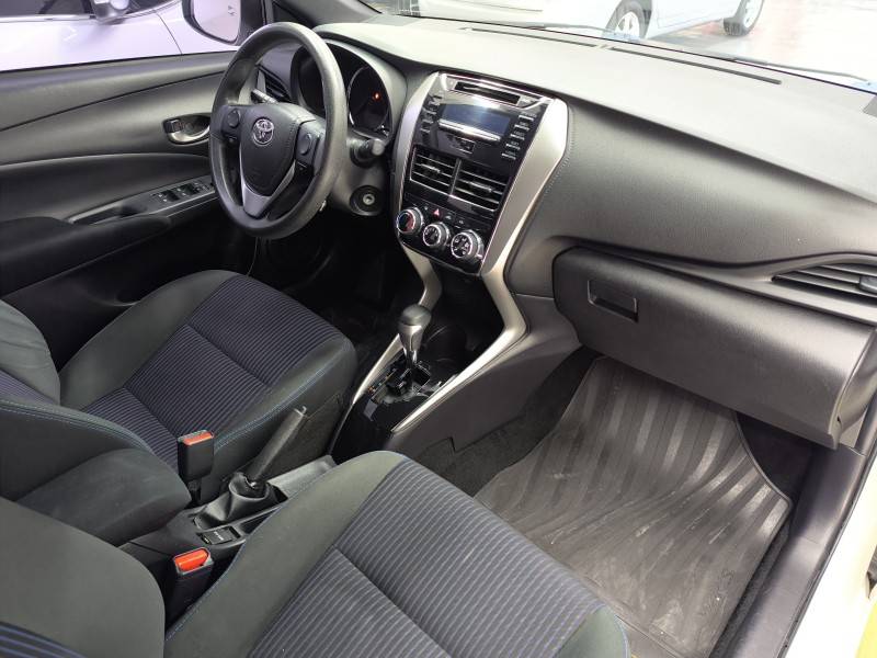 TOYOTA - YARIS - 2019/2019 - Branca - R$ 75.900,00