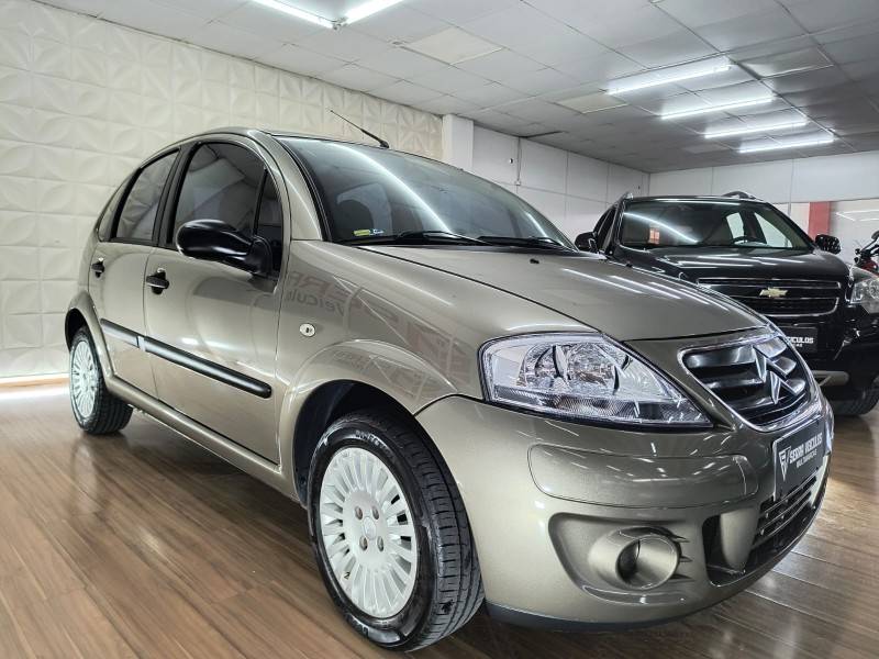 CITROËN - C3 - 2010/2011 - Verde - R$ 25.900,00