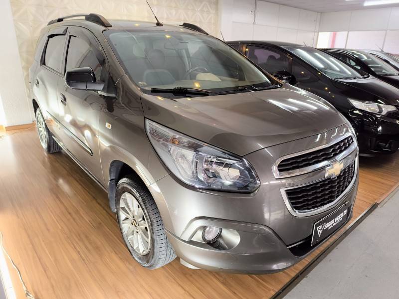 CHEVROLET - SPIN - 2013/2014 - Cinza - R$ 48.900,00