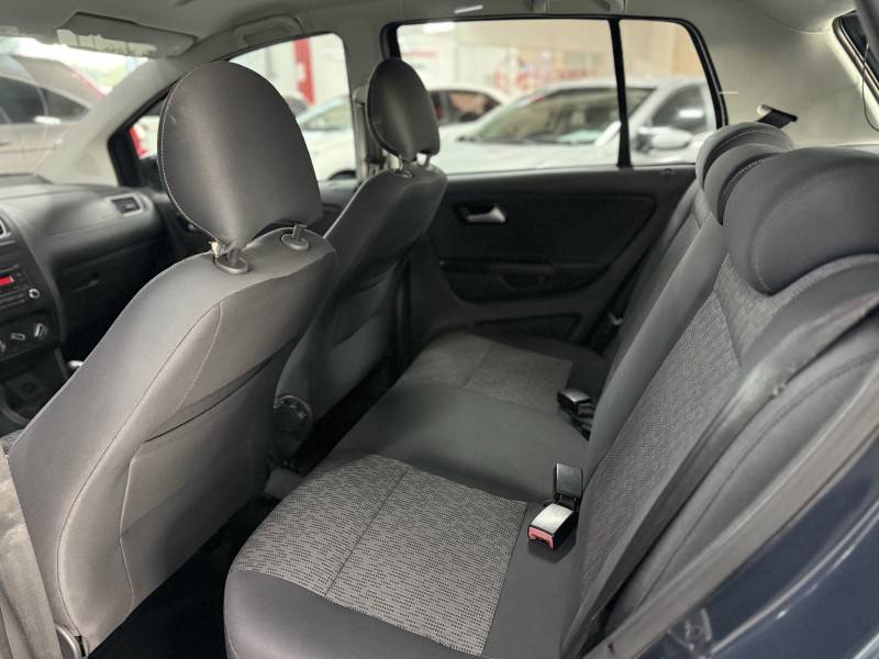 VOLKSWAGEN - FOX - 2013/2013 - Cinza - R$ 40.900,00