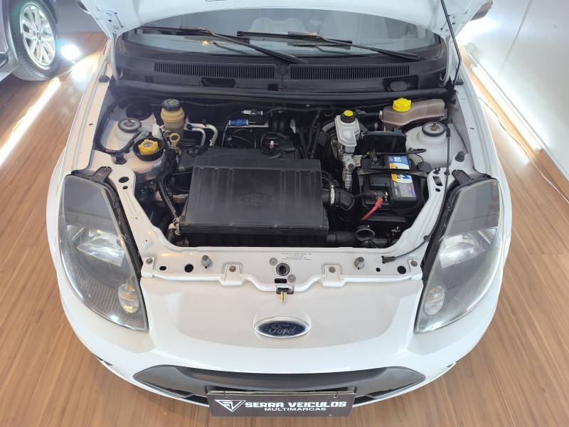 FORD - KA - 2012/2013 - Branca - R$ 30.900,00