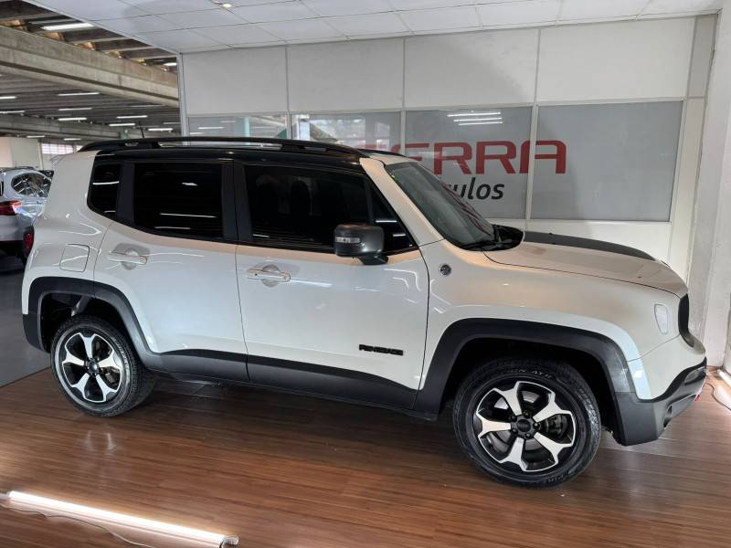 JEEP - RENEGADE - 2018/2019 - Branca - R$ 112.900,00