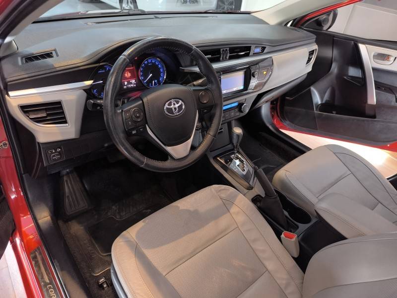 TOYOTA - COROLLA - 2015/2016 - Vermelha - R$ 86.900,00