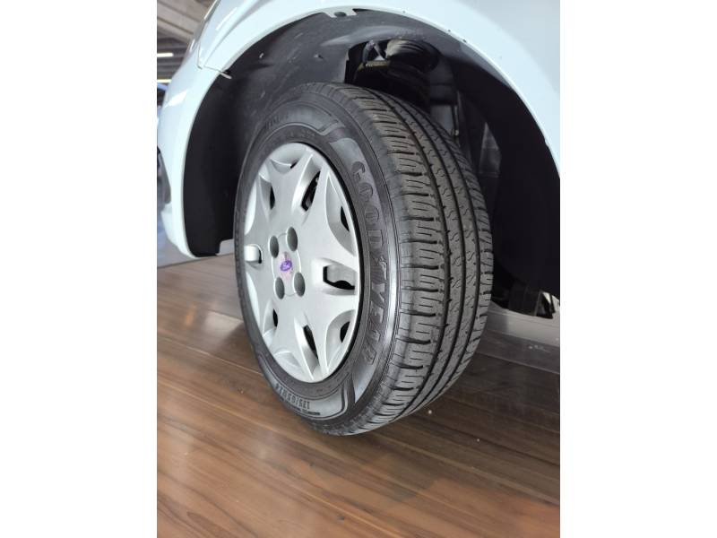 FORD - KA - 2012/2013 - Branca - R$ 30.900,00