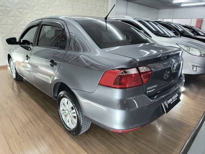 VOLKSWAGEN - VOYAGE - 2016/2017 - Cinza - R$ 44.900,00