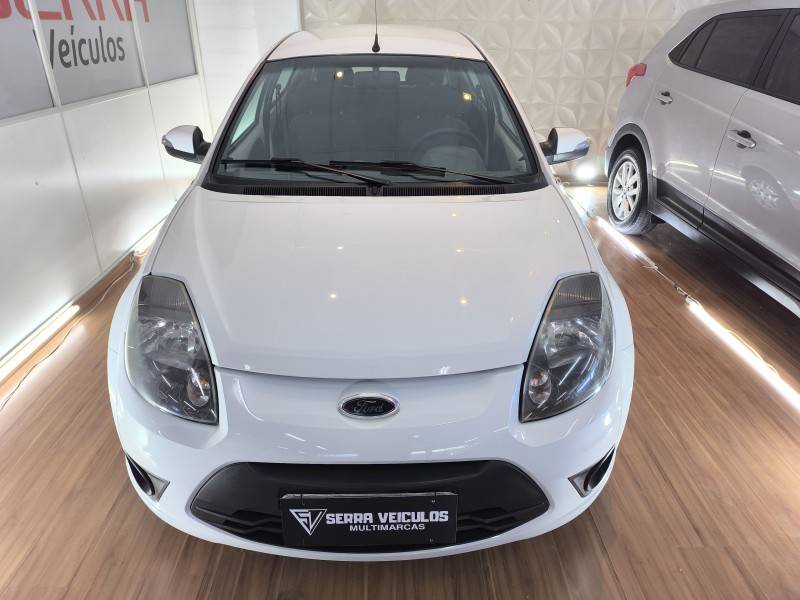 FORD - KA - 2012/2013 - Branca - R$ 30.900,00
