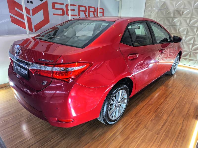 TOYOTA - COROLLA - 2015/2016 - Vermelha - R$ 85.900,00