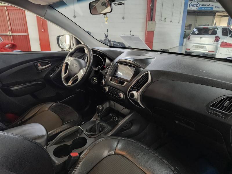 HYUNDAI - IX35 - 2011/2012 - Prata - R$ 61.900,00