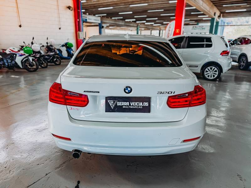 BMW - 320I - 2013/2014 - Branca - R$ 93.900,00