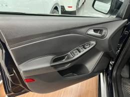 FORD - FOCUS - 2018/2019 - Preta - R$ 79.900,00