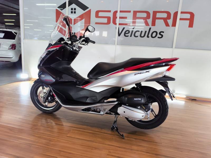 HONDA - PCX - 2018/2018 - Prata - R$ 15.900,00