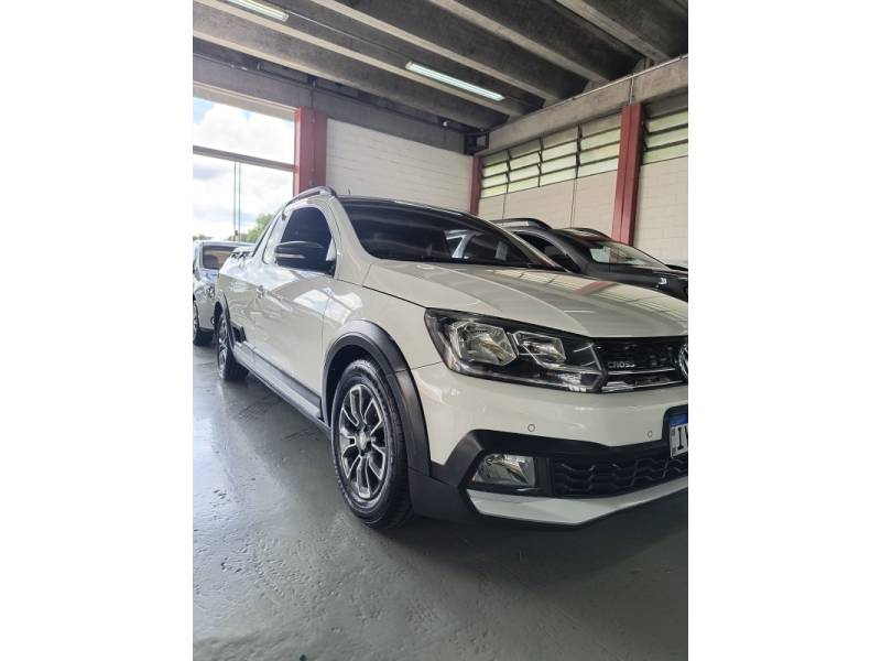 VOLKSWAGEN - SAVEIRO - 2017/2018 - Branca - R$ 78.900,00
